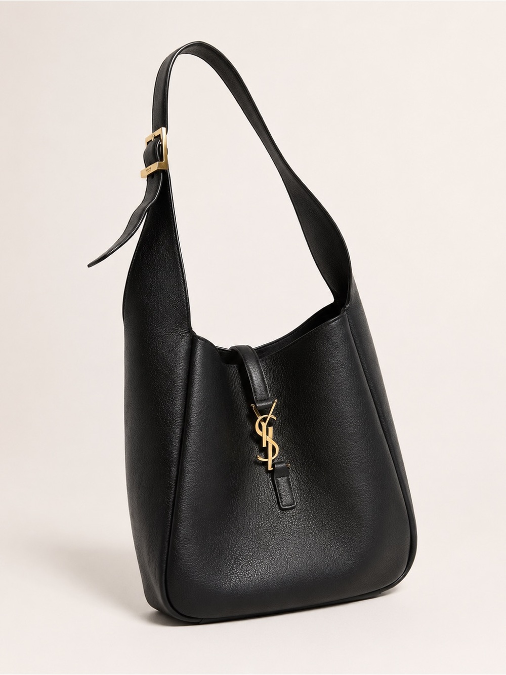 LE 5 À 7 SUPPLE SMALL IN GRAINED LEATHER
BLACK 2025
